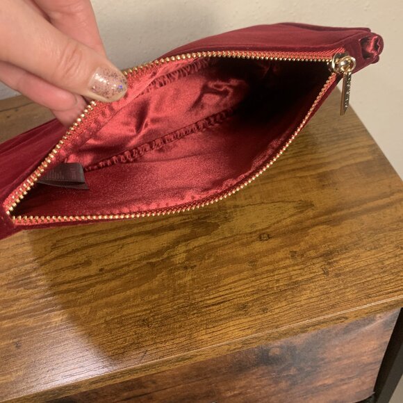 Velvet Gucci Beauty Limited Edition Makeup Bag - Picture 2 of 10